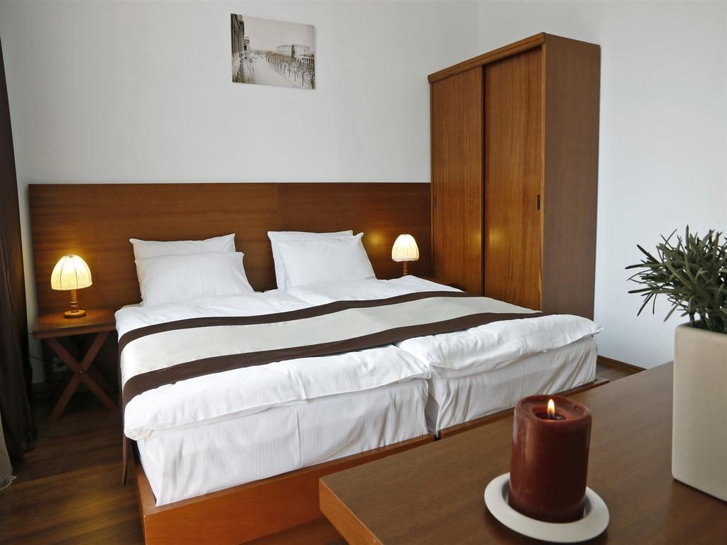 Hotel Club-2100 グダウリ 部屋 写真
